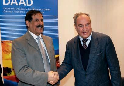 Abid Thyab Al Ajeeli, sprechen am 4. Dezember 2008 in Bonn u.a. über die Möglichkeiten engerer deutsch-irakischer Kooperation im Hochschulbereich.
