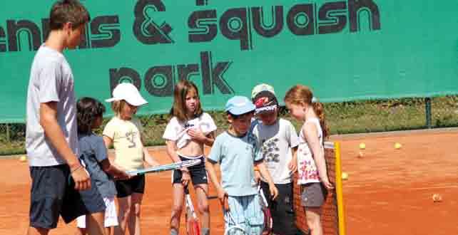 Jeweils Freitag gab es dann verschiedene Abschlussturniere und eine Tennis Olympiade. Bei den anschließenden Siegerehrungen erhielten alle Kinder eine Urkunde und verschiedene Preise.
