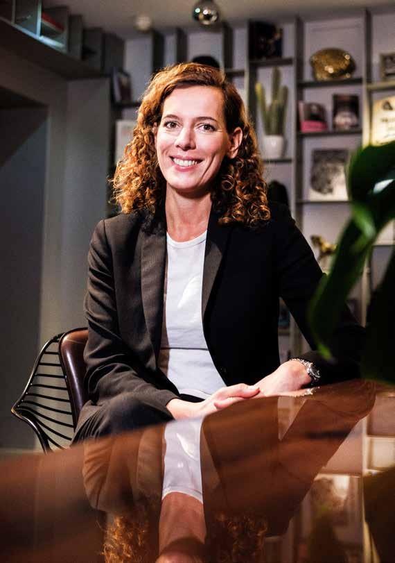 Titelthema Titelthema Gründerin mit Exotenstatus Miriam Wohlfarth ist eine der wenigen Frauen, die im Fintech-Sektor eine Führungsrolle haben.