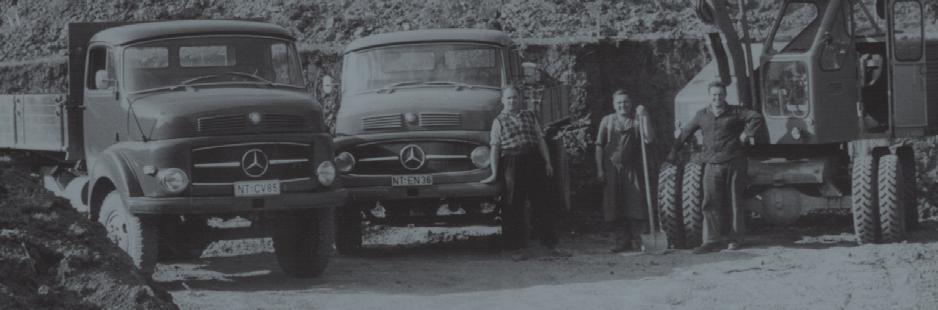 In den 50er-Jahren transportierte Feess noch hauptsächlich Kies, Sand, Schotter und Aushub im Kundenauftrag. 1960 wurden die ersten Baumaschinen angeschafft.
