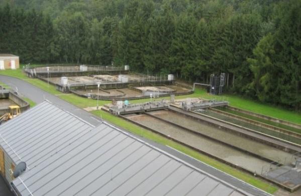 KA Taunusstein Bleidenstadt (50.000 EW) Randbedingungen der Entwässerung in 2011: Kammerfilterpresse Anlagenalter > 20 Jahre rd.