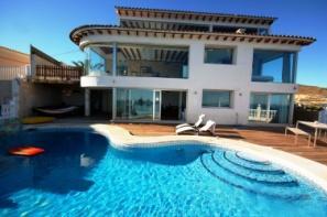 Villa mit einem wunderschönen Meerblick, Terrasse und Pool Wohn- Esszimmer, 5 Schlafzimmer, KB, Bj