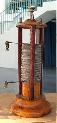 einer Spannungsquelle: 15 V= ~ DIN EN 60617-2 Alessandro Volta (1745 1827)