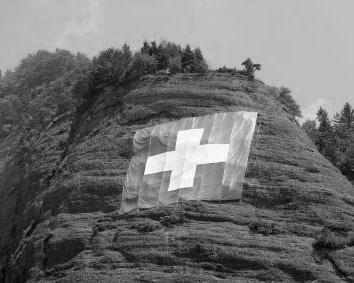 Aufgabe 3: Schweizer Fahne Die Schweizer Fahne zeigt ein weißes Kreuz in einem roten quadratischen Feld.