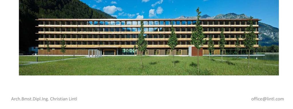 Zum Zeitpunkt der Fertigstellung war das Bürohaus mit über 10.000 m2 Nutzfläche das größte Bürohaus aus Holz in Mitteleuropa.