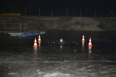 Jänner - Eisübung am Zaininger Teich Bei eisigen Außentemperaturen wurde eine Eisrettungsübung mit