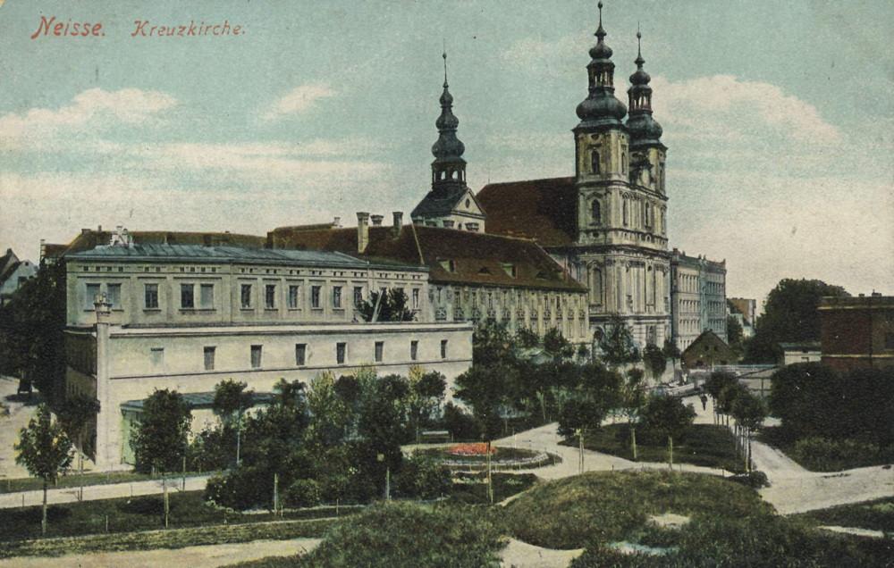 Die Ordensgeschichte ab 1163 in Miechów und Neisse: Die neue Klosteranlage in Neisse wurde 1434 innerhalb der Stadtmauern am Salzring unter ihrem Propst Johann Gruß (Greutz) neu errichtet und die
