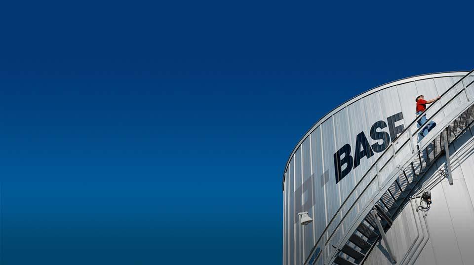 BASF Investieren mit langfristigem Horizont Agenda 1. Überblick über die BASF 2.