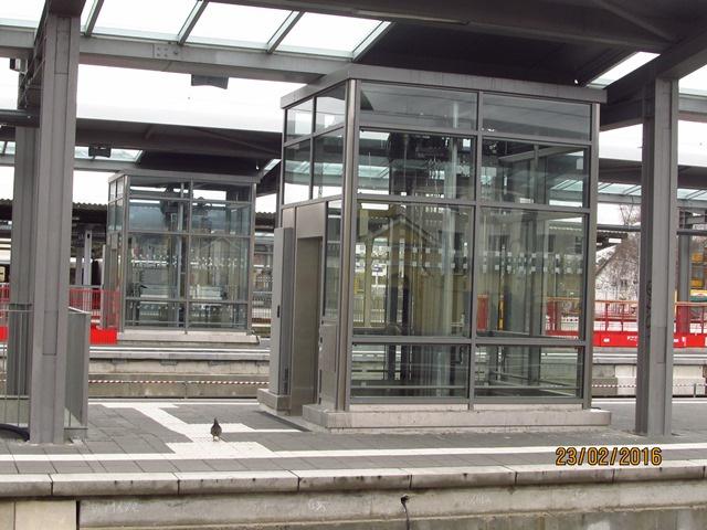 Baumaßnahmen 2017: DB Station&Service AG Bahnhof Frankfurt-Höchst Die wichtigsten Baumaßnahmen Neubau von 2 Mittelbahnsteigen Neubau Beleuchtung und Bahnsteigausstattung