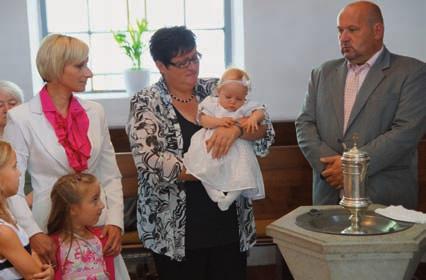 Seite 15 Taufen In den letzten Wochen gab es in unserer Pfarrgemeinde die ersten beiden Taufen in diesem Jahr.