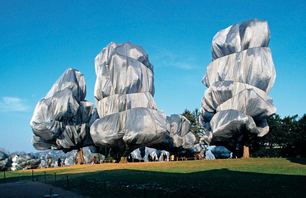 13/13 Verhüllte Bäume (Polyestergewebe), 1998, Basel von Christo & Jeanne-Claude Am 13.
