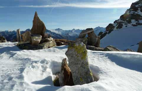 Der Zemmgrund mit Blick auf den Zillertaler Hauptkamm Bergtouren Hoher Riffler (3.228 m) Der Hohe Riffler ist ein 3000er, der vom Friesenberghaus unschwierig zu besteigen ist.