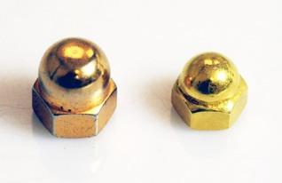 Korrosionsuntersuchung an vergoldeten Eisenmuttern Prüfkörper 1 Eisenmutter M5 2µm galvanisch vergoldet (standardmäßige Vergoldungsstärke) Prüfkörper 2 Eisenmutter M5 1,5µm feuervergoldet