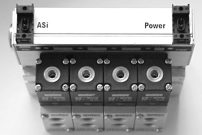 Hinweis zur Spannungsversorgung Alle elektrischen Anschlüsse für das AS-Interface befinden sich auf der oberen Längsseite des Ventilterminals (Bild 7). Hier werden die ASi-Kabel angeschlossen.
