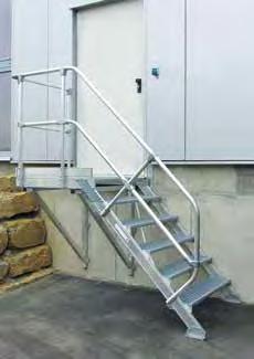Aluminium-Treppe mit Plattform, 45 Stufenbreite: 600 800 1000 mm. Plattformlänge 600 mm. Treppe gemäß technischer Beschreibung und Normen laut allgemeiner Information am Kapitelanfang.