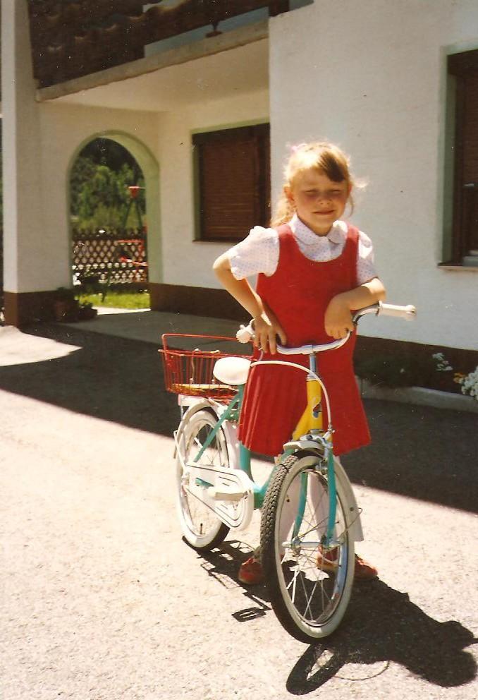 Bilder aus Kindertagen und erste Schritte in Richtung Musikkarriere Mein Fahrrad habe ich geliebt, manchmal bin ich heimlich zur