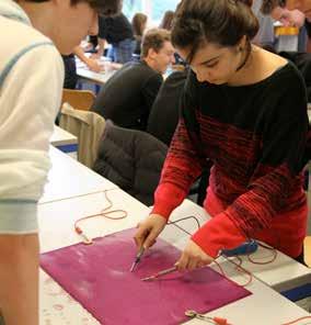 Erstes Wissen über Biologie, Chemie, Physik und Informatik vermitteln wir hauptsächlich durch Experimente.