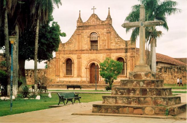 Jesuitenmissionen 3 Tage / 2 Nächte Als Jesuiten-Missionen bezeichnet man 6 Städte in der weiten Ebene des Departments Santa Cruz im Osten Boliviens.