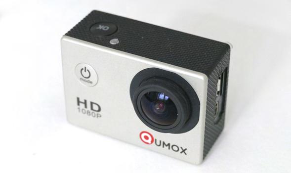 KAPITEL 4 Eine günstige Alternative zu einer teuren Action-Cam, die gleichzeitig aufnehmen und das Bild über einen AV-Out ausgeben kann, ist die Qumox SJ4000.
