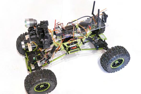 KAPITEL 4 FPV-Equipment und Scheinwerfer am Rover positioniert. DER LÖTKOLBEN Um Kabel und Stecker miteinander zu verbinden, wird ein Lötkolben benötigt.