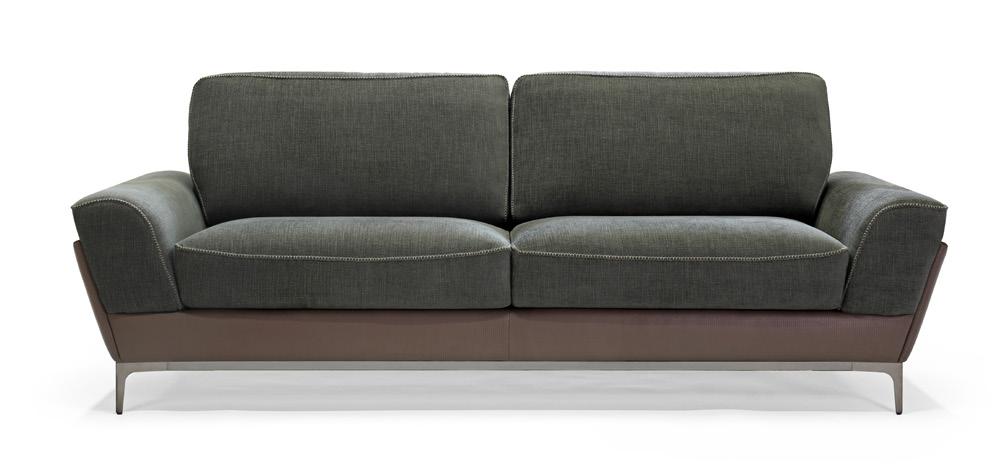 The ideal companion for conversation or meditation. sofa 220x95 h 81 / Low-frame leather art.