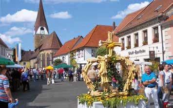 BAIERSDORF 1062 erstmals urkundlich erwähnt, ist die Stadt Baiersdorf heute weltweit für ihre Meerrettichspezialitäten bekannt. Seit dem 15. Jh. wird hier die scharfe Wurzel angebaut.