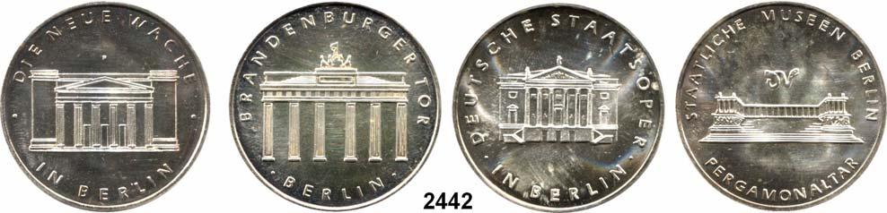 ...Prägefrisch 60,- 2440 4 Feinsilbermedaillen aus der Serie Historische Gebäude in der DDR 1967 (geprägt in der Münze Berlin).