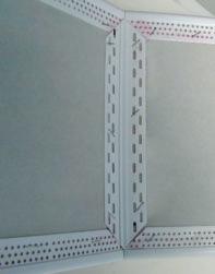 3770 Inneneckprofil aus PVC, durch Knickfalte universell einsetzbar für Winkel von 70 bis 35.