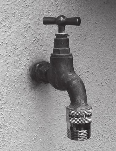 If fitted, remove the protective caps at the ends of the hoses. Connect the hose coupling (2) to the cold water hose with ¾ non-return valve. Lay the black hose (3) to the run-off.