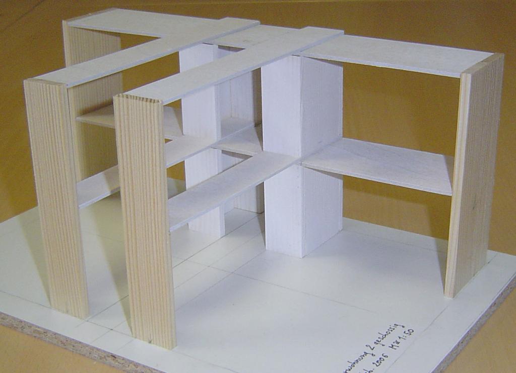3 Das gebaute Holzmodell (M: 1:50) sollte die tragende Hauptstruktur zur horizontalen Lastabtragung