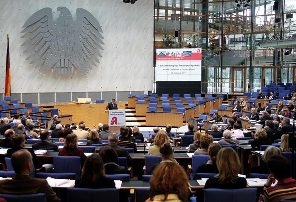 2011 Das Jahr im Überblick Januar Zum 01.01.2011 tritt das Arzneimittelmarktneuordnungsgesetz (AMNOG) in Kraft, das im vorherigen November vom Bundestag verabschiedet worden war.