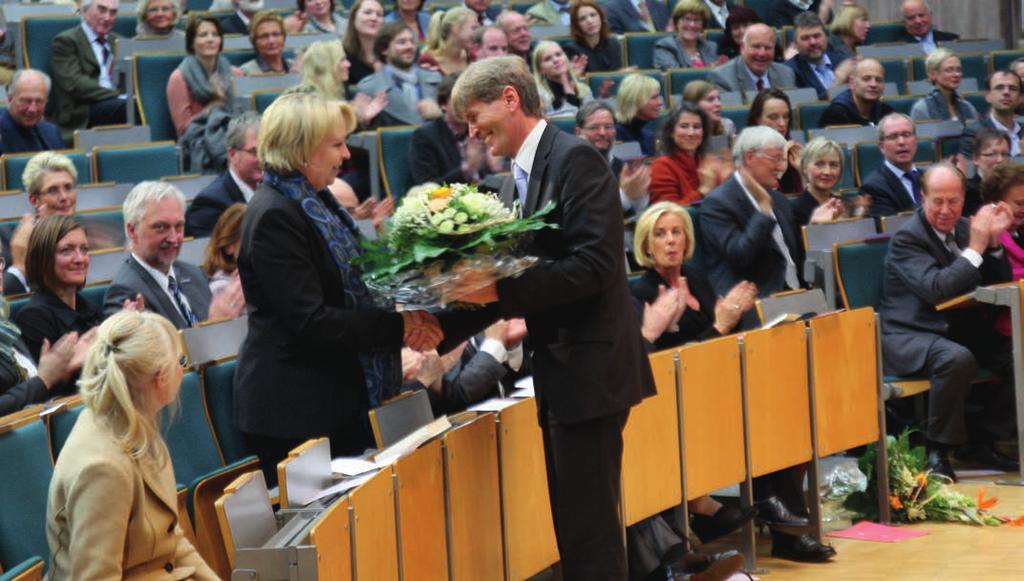 37 600 Gäste verfolgen im Audimax die Auszeichnung von Herta Müller.