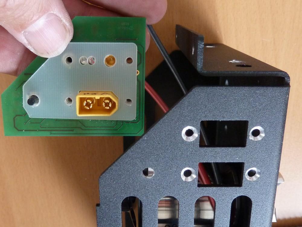 2. Einbau und Anschluss der Komponenten 3 Der Teilesatz für die Abschalt-Elektronik besteht aus folgenden Komponenten : -