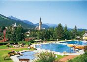 The Hinkelsteinbad offers a water slide, sports, fun, kiddy and paddling pools, pit-pat and a café on the panoramic terrace.