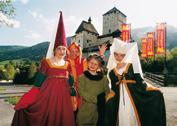 At Mauterndorf Castle, former toll station and occasional summer residence of Salzburg s archbishops, the Middle Ages come to life. Meet in person L. v.