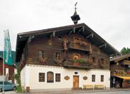 Tennengau Marmormuseum Adnet 18 / 5421 Adnet T 06245/806 25 tourismus@adnet.at www.adnet.at Heimatmuseum Altenmarkt 52 c3 Im Hoamathaus sind eine Bauernstube, Rauchkuchl, Schützenstubn, Schön- u.