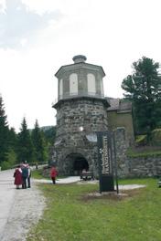 The monument displays many rarities such as furnaces and smelters, a lime kiln, water wheel. Self-guided Miners Trail to the mining area. Mitte Mai bis Ende Sept.
