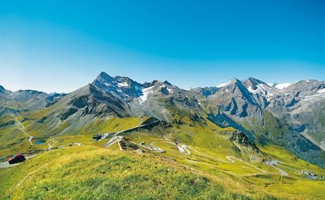 Panoramastrassen IM SALZBURGERLAND Panoramic Roads PostalmstraSSe Abtenau 139 c2 Die Postalm, das größte Almgebiet Österreichs und zweitgrößte Hochplateau Europas, erreichen Sie mühelos über die