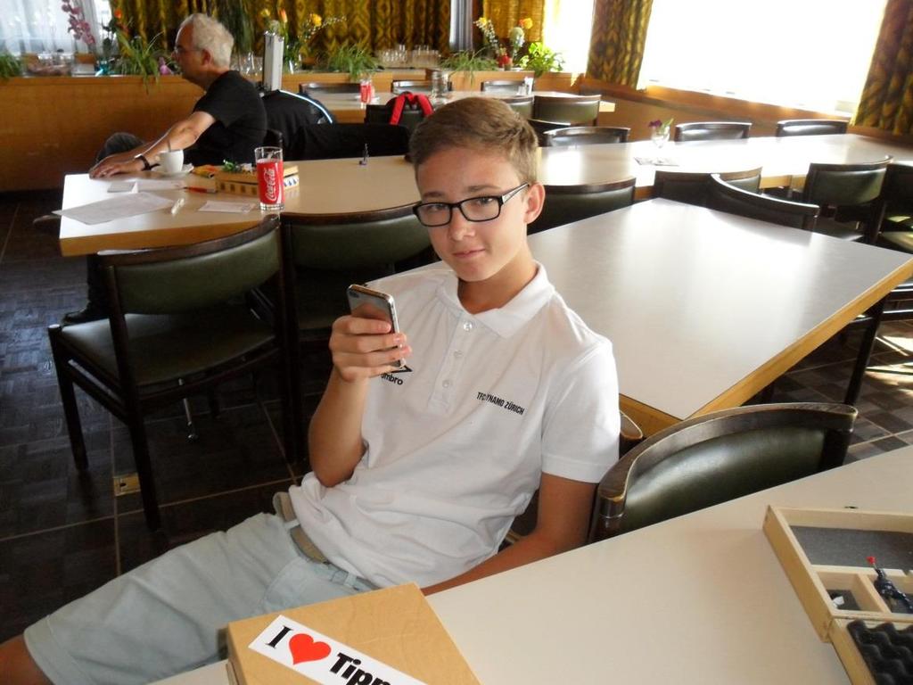 - 10 - Martin Meier, Sohn des berühmten Lukas Meier, gehört bereits als 16-Jähriger zu den besten Tipp-Kickern