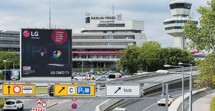 Riesenposter Zu- und Ausfahrt J Großer Auftritt Begleiten Sie Ihre auf dem Weg zum oder vom Flughafen Berlin- Tegel.