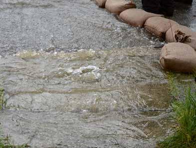 Was ist ein Rückstau? Bei extremen Regenfällen kann die Kanalisation die Wassermassen nicht mehr vollständig aufnehmen.