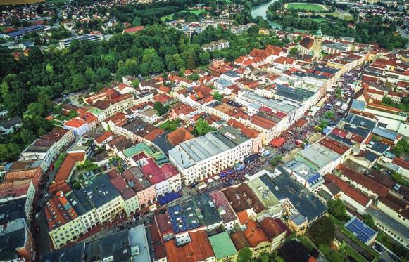 bis zu 30.000 Besucher in die Innstadt.