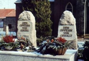 Zum Gedenken der Opfer von Krieg, Gewalt und Vertreibung. Standort: Friedhof der Gemeinde Flemmingen.