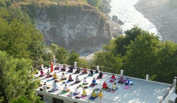 Internationale Sivananda Yogalehrer-Ausbildung TTC Swami Vishnudevananda war der erste Yogameister im Westen, der ein Unterrichtsprogramm für Yogalehrer ent wickelte.