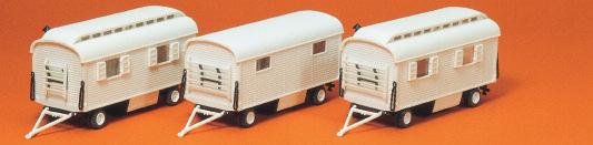 Zirkuswagen H0. Maßstab 1:87. Bausätze aus Kunststoff. Modelle verkleinert abgebildet. Circus wagons H0. 1/87 scale. Kits made of plastic.