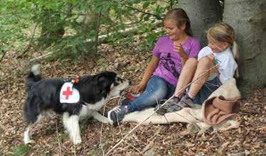 Erlebnistage Ein Tag mit der Rotkreuz-Rettungshundestaffel Erleben Sie gemeinsam mit Ihren Kindern die Faszination der Rettungshundearbeit, erfahren Sie Details über die Ausbildung der Hunde und das