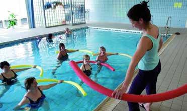 Aquafitness für junge Mütter Fit und gesund im Wasser Aqua-Fitness dient dem Aufbau von Kondition und Muskeln, trainiert Herz und Kreislauf und stärkt auf schonende Art den gesamten Bewegungsapparat.