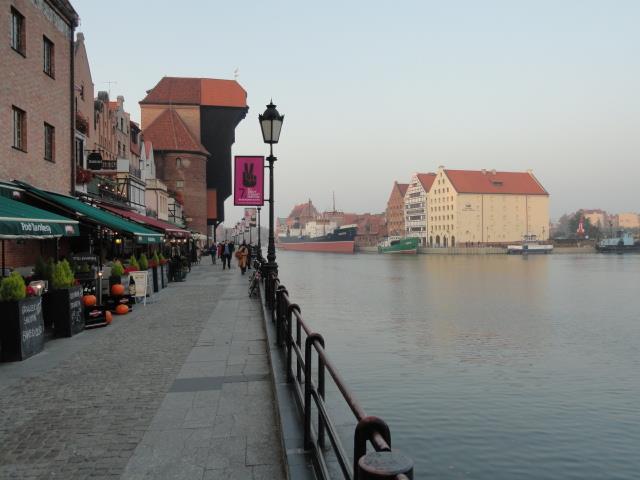 Die prunkvollsten Gebäude der Altstadt umrahmen den zwischen Rathaus und Grünem Tor gelegenen Langen Markt mit seinem Neptunbrunnen.