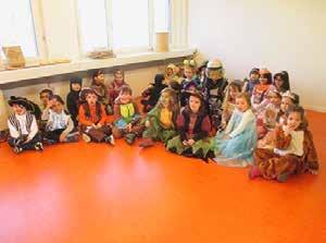 Dieses Jahr waren die Kinder der Kindergärten Seefeld a und b zu Gast im Kindergarten Winkelweg. Das diesjährige Fasnachtsfest stand ganz unter dem Motto «Kunterbunt».