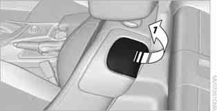 Einstellen 3-Türer: Einstieg nach hinten Sitz mit manueller Längseinstellung Komforteinstieg Der Komforteinstieg enthält eine Memory- Funktion für die Längs- und Lehneneinstellung. 1.